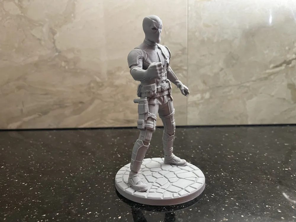 Deadpool – Boneco Colecionável 3D para Colorir com Base