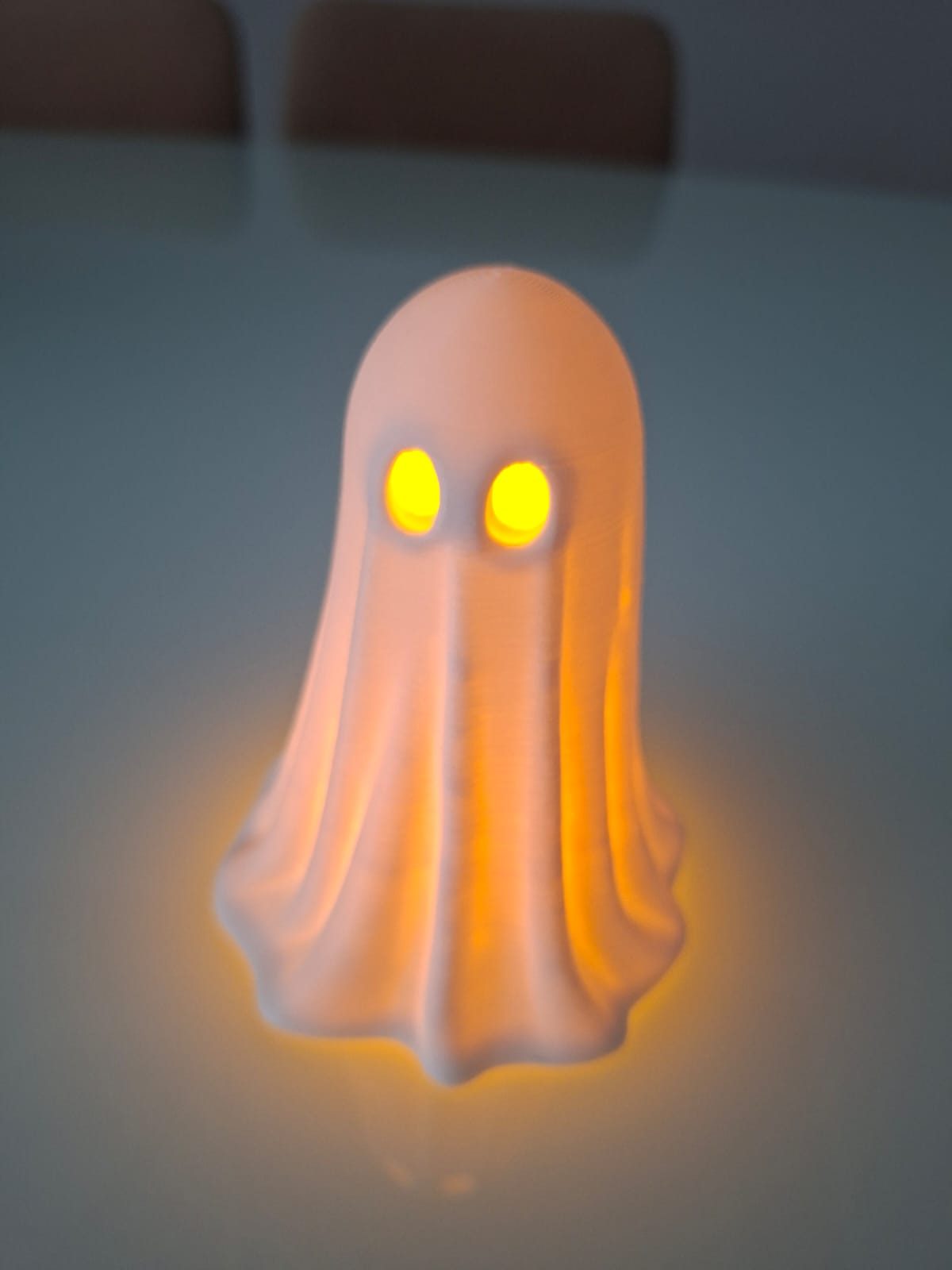 Fantasminha Iluminado de Halloween 10 cm – Decoração de Mesa com LED