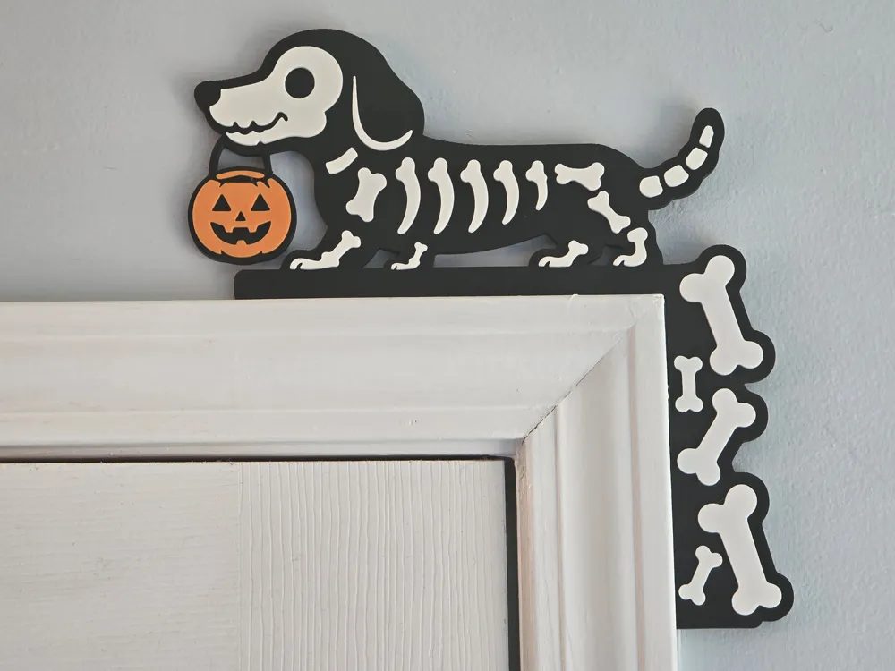 Decoração de Porta Halloween 3D – Cachorro Esqueleto