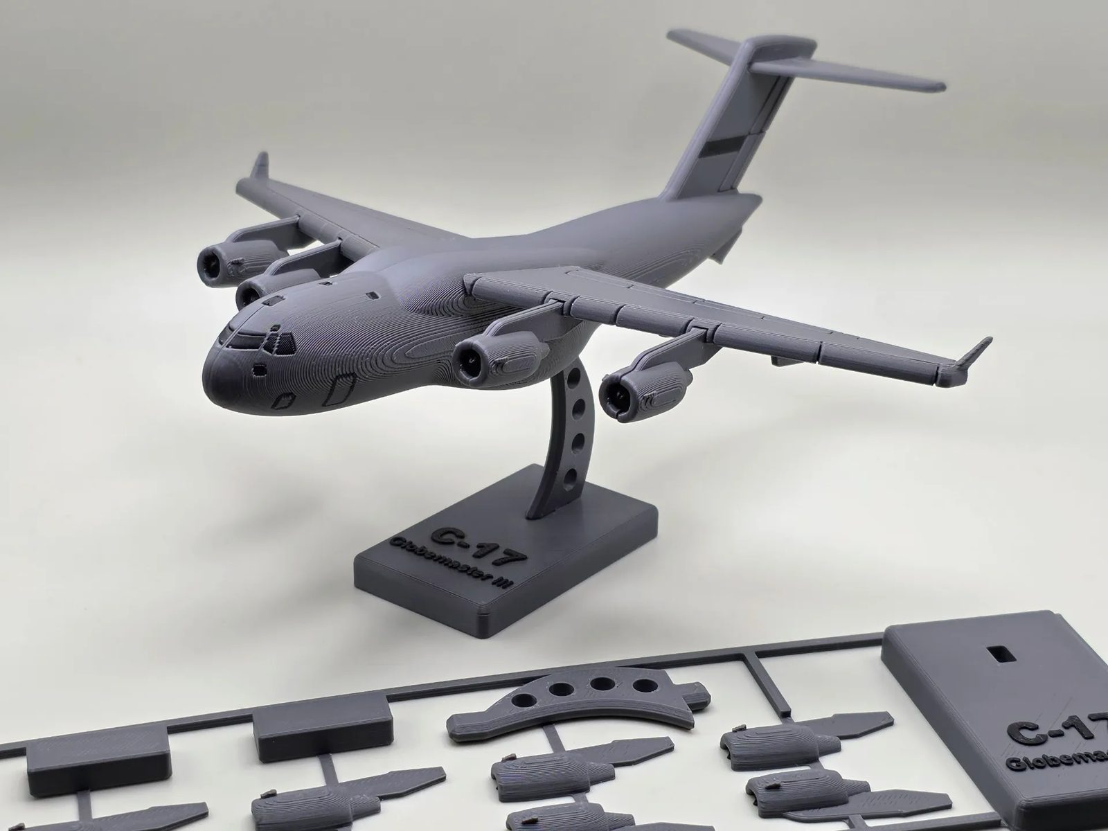 C-17 Globemaster III – Kit Avião 3D para Montar com Base