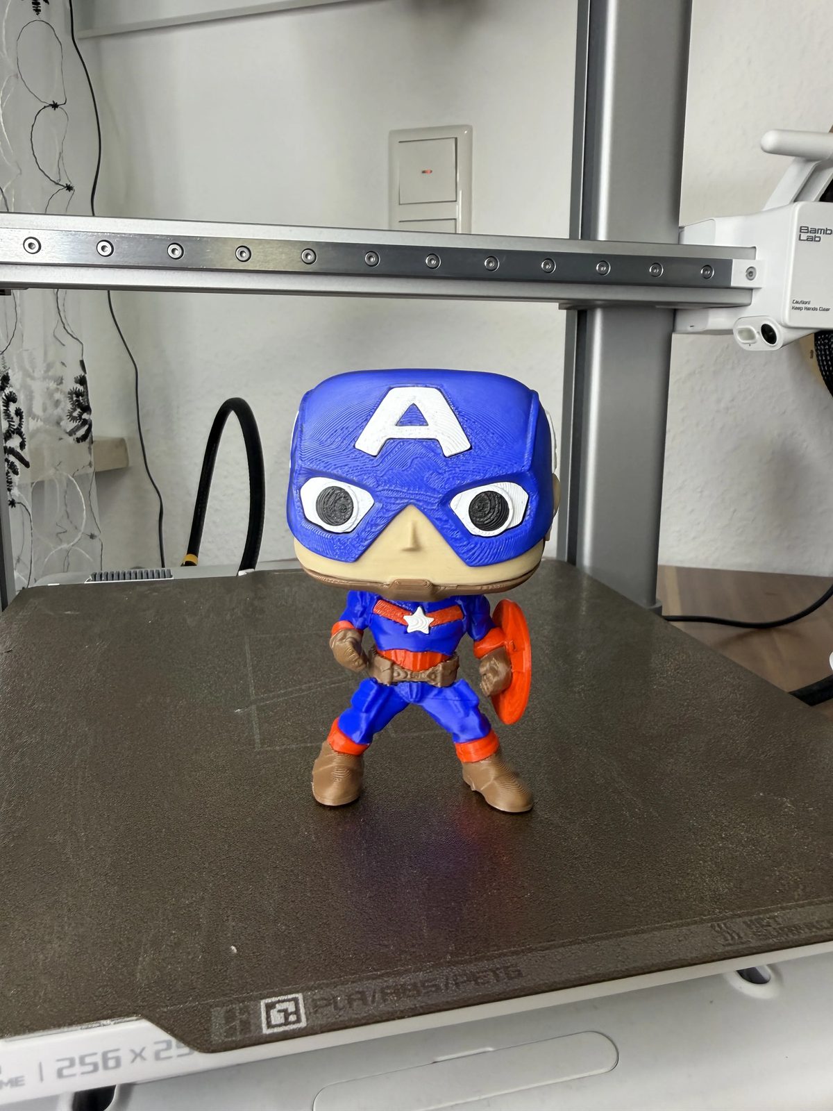CAPITÃO AMÉRICA FUNKO - COLORIDO