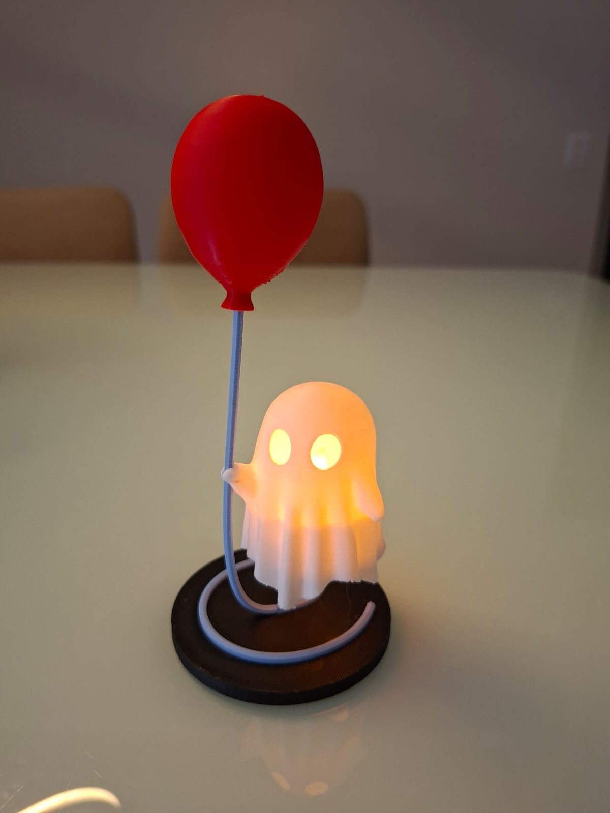 Fantasminha com Balão Iluminado – Decoração de Halloween 16 cm