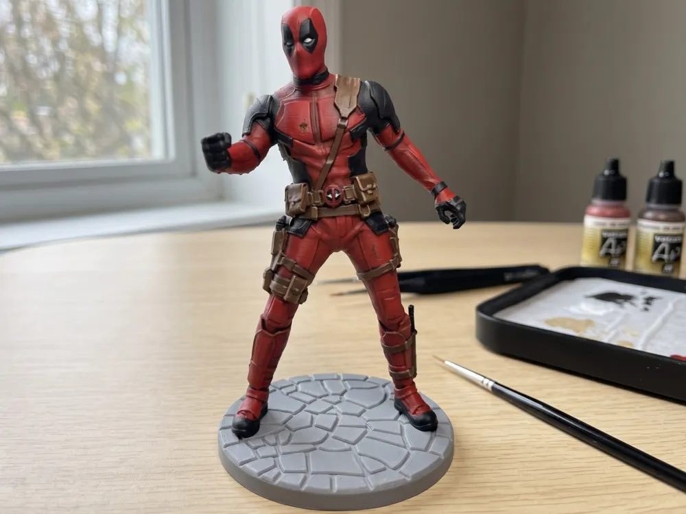 Deadpool – Boneco Colecionável 3D para Colorir com Base